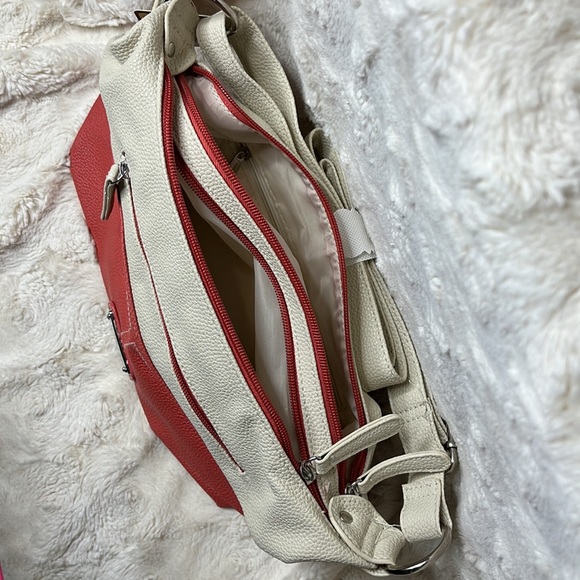 Stone & Co. two-toned crossbody. Double zipper top closure. Adjustable strap - Picture 15 of 15